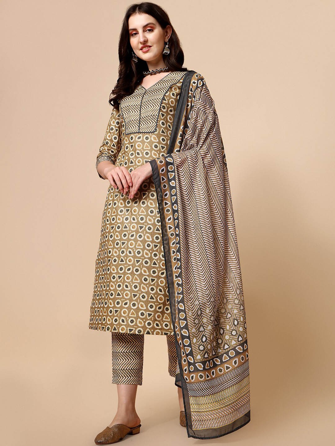 

NAINVISH Ethnic Motifs Printed Gotta Patti Kurta With Trousers & Dupatta, Brown