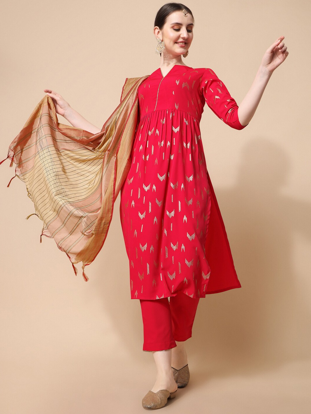 

NAINVISH Woven Design Regular Gotta Patti Kurta With Trousers & Dupatta, Red