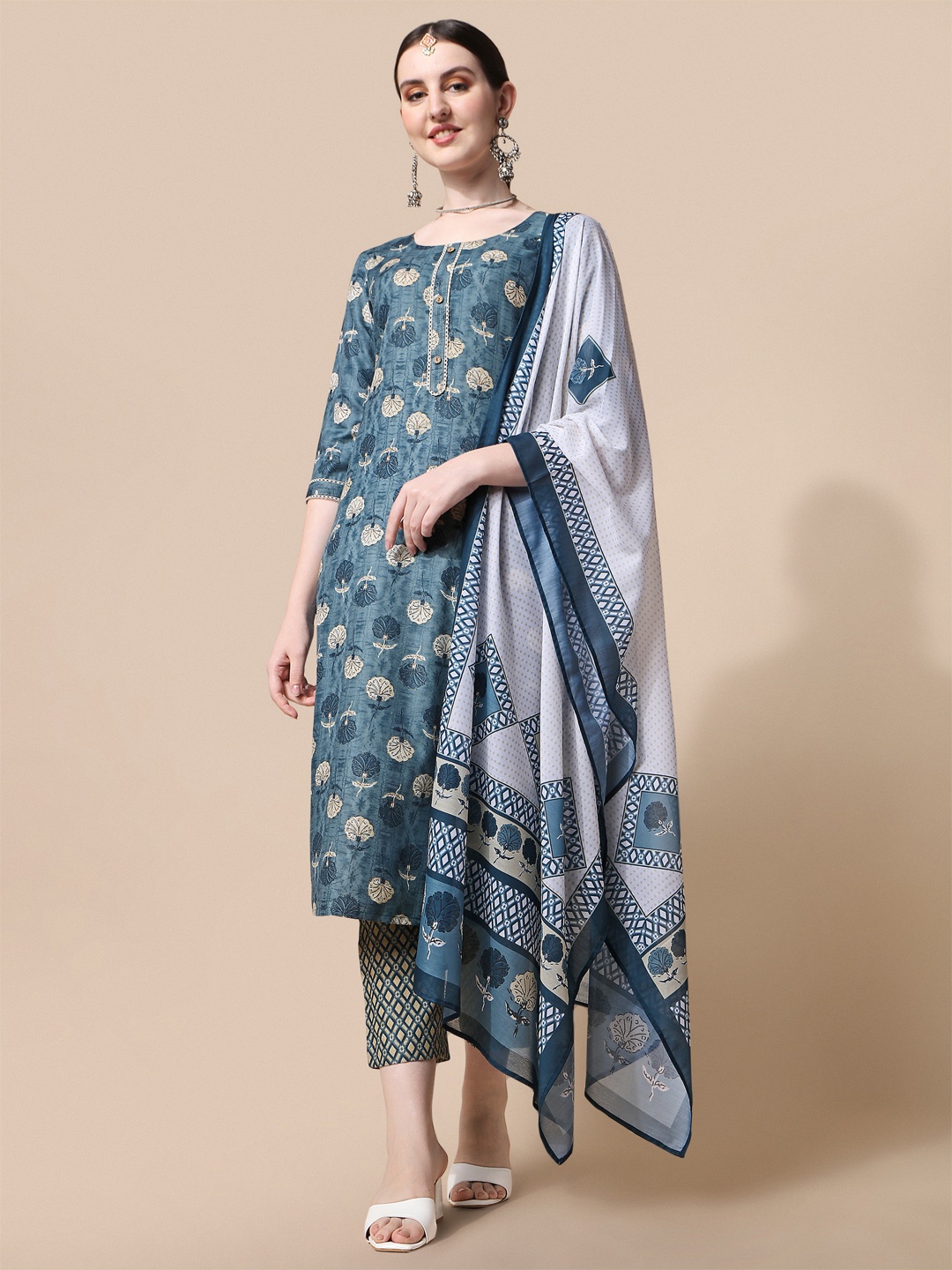 

NAINVISH Floral Zari Embroidered Regular Kurta With Trousers & Dupatta, Black