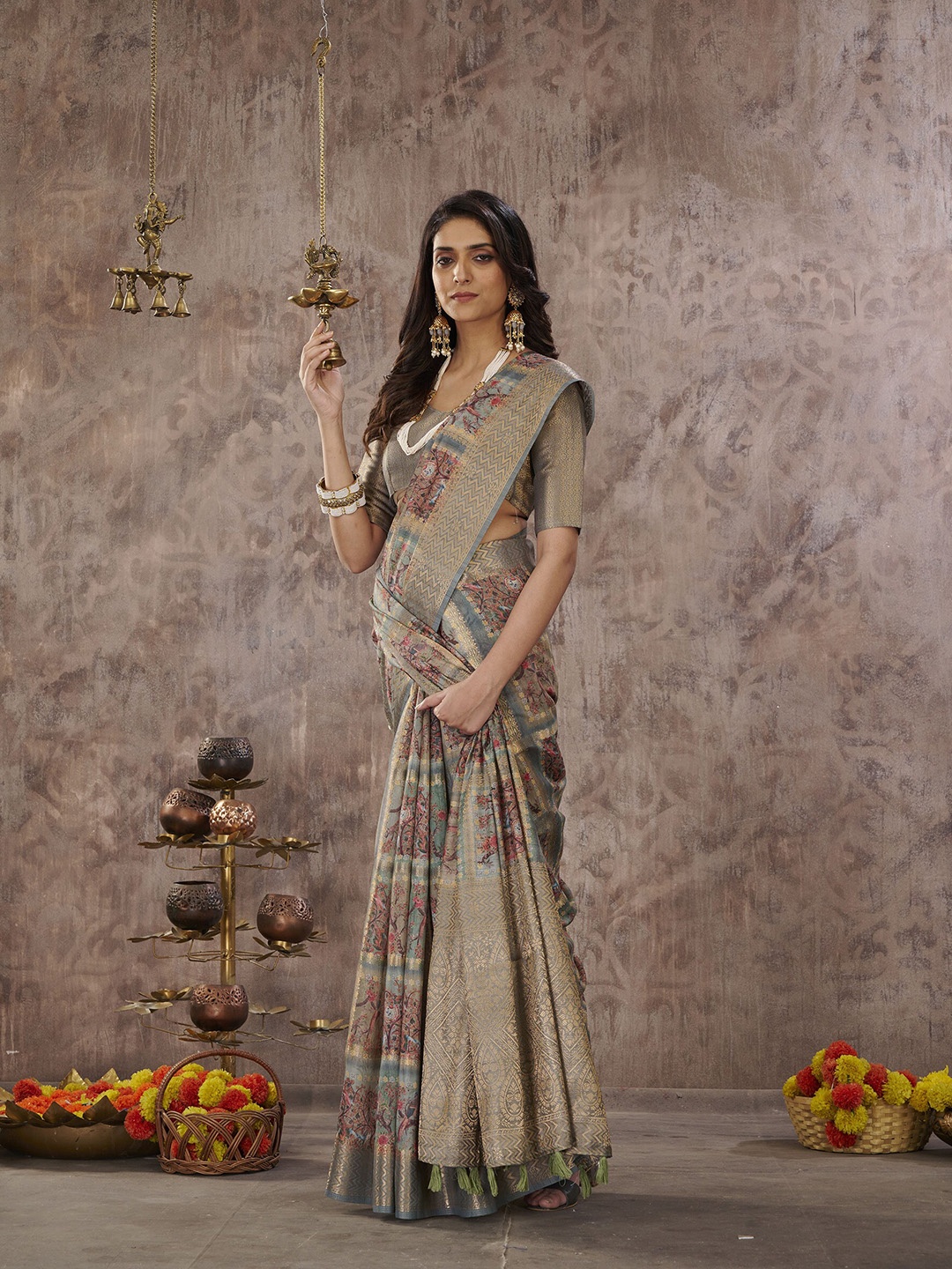 

elora Floral Zari Bhagalpuri Saree With Blouse Piece, Grey