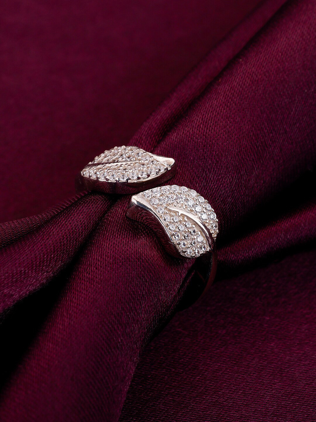 

GIVA 925 Sterling Silver Rhodium-Plated CZ-Studded Double Leaf Adjustable Finger Ring