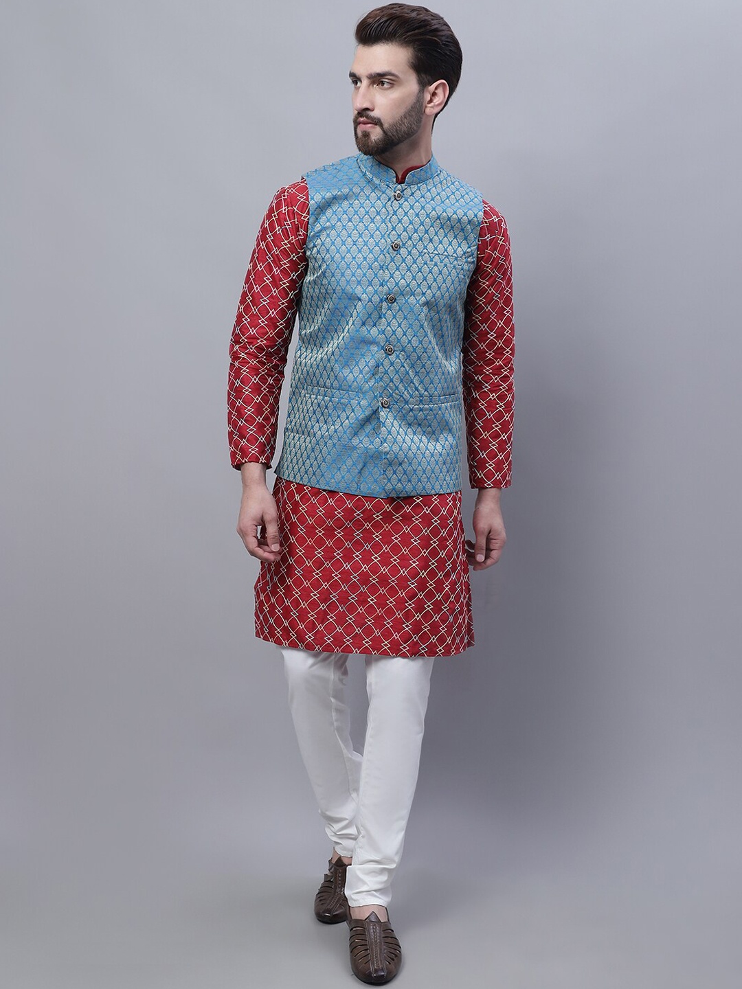 

SOJANYA Embroidered Regular Kurta With Pyjamas & Nehru Jacket, Maroon
