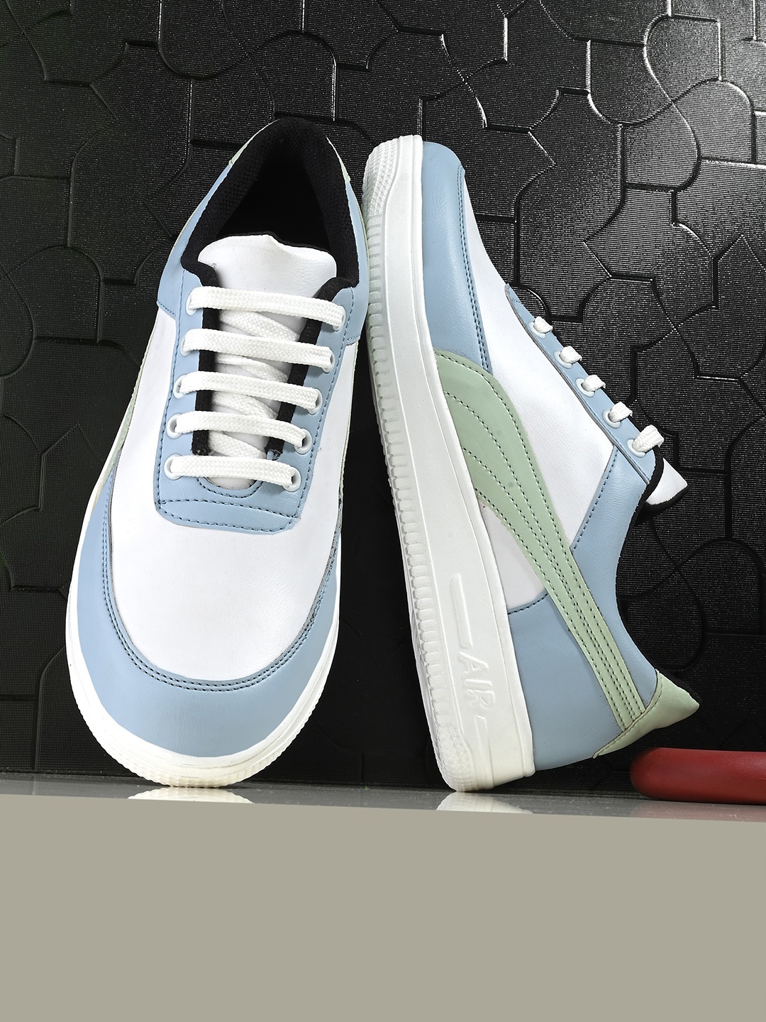 

Prolific Men Colourblocked Lightweight Comfort Insole Basics Sneakers, Blue