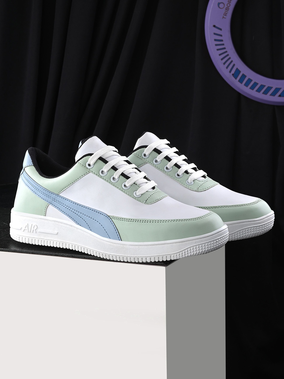 

Prolific Men Colourblocked Lightweight Sneakers, White
