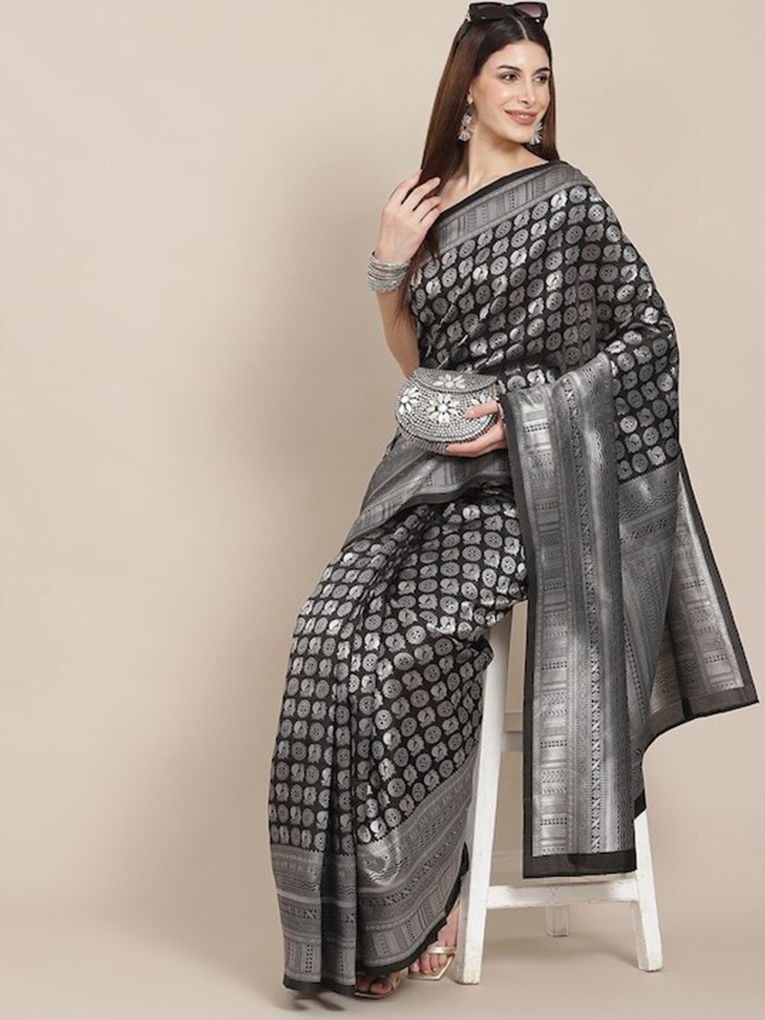 

DIVASTRI Ethnic Woven Design Zari Pure Silk Kanjeevaram Saree, Black
