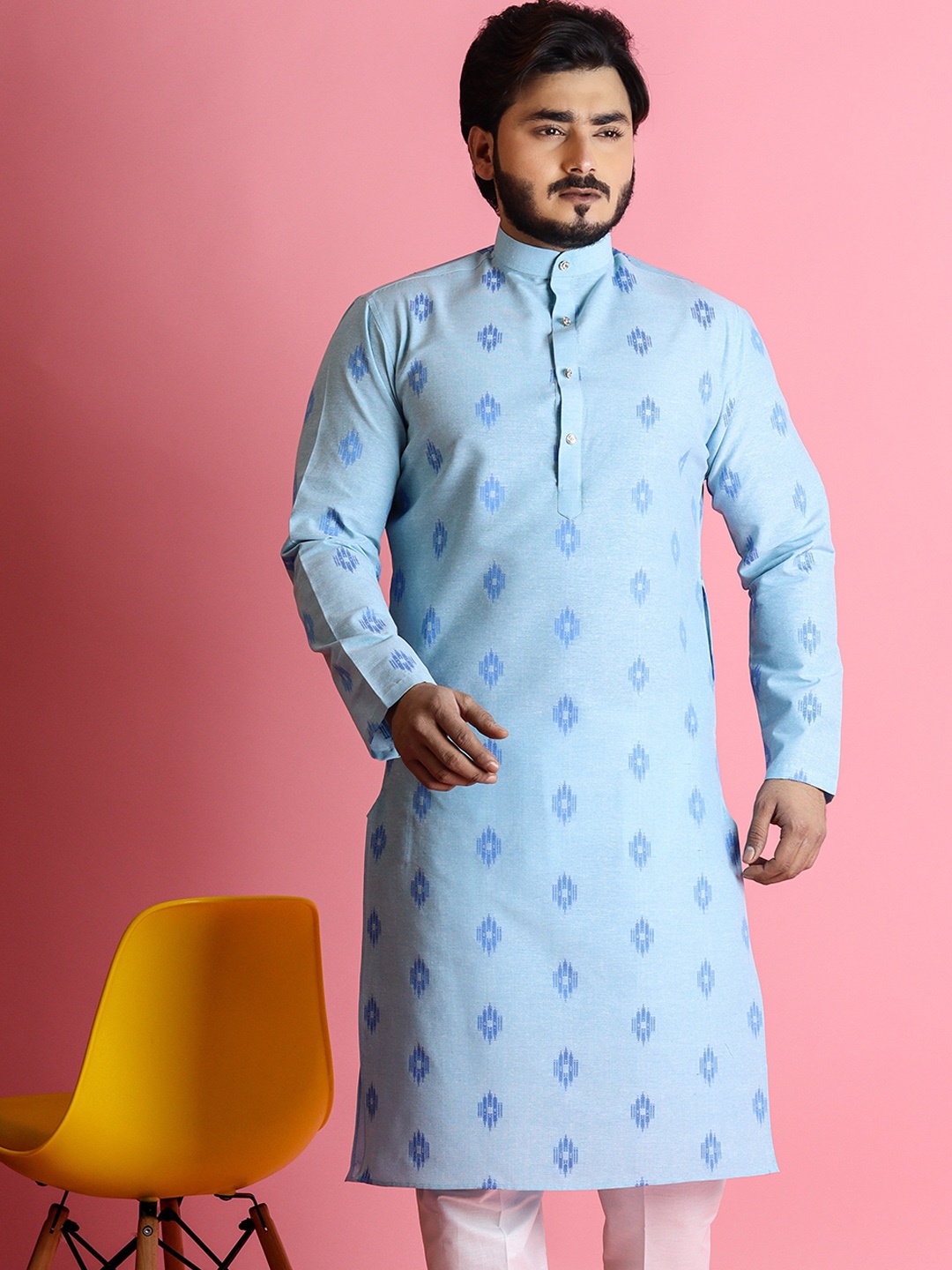 

Tibra Collection Geometric Embroidered Straight Kurta, Blue