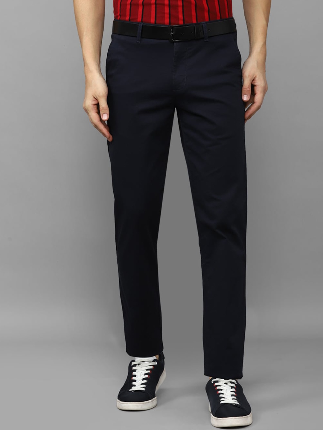 

Louis Philippe Sport Men Mid Rise Slim Fit Cotton Trousers, Navy blue