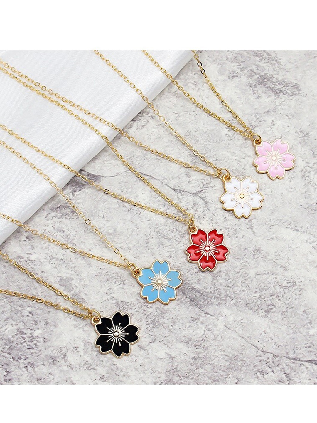

EL REGALO 5Pcs Gold-Plated Necklace