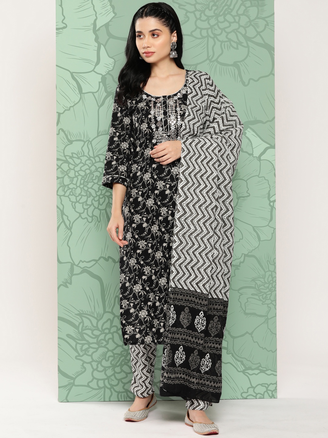 

Yufta Women Floral Embroidered Regular Mirror Work Pure Cotton Kurta Set, Black