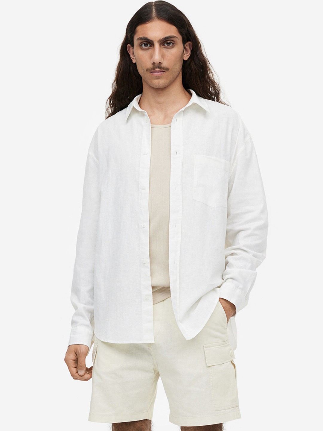 

H&M Men Regular Fit Linen-Blend Cargo Shorts, White
