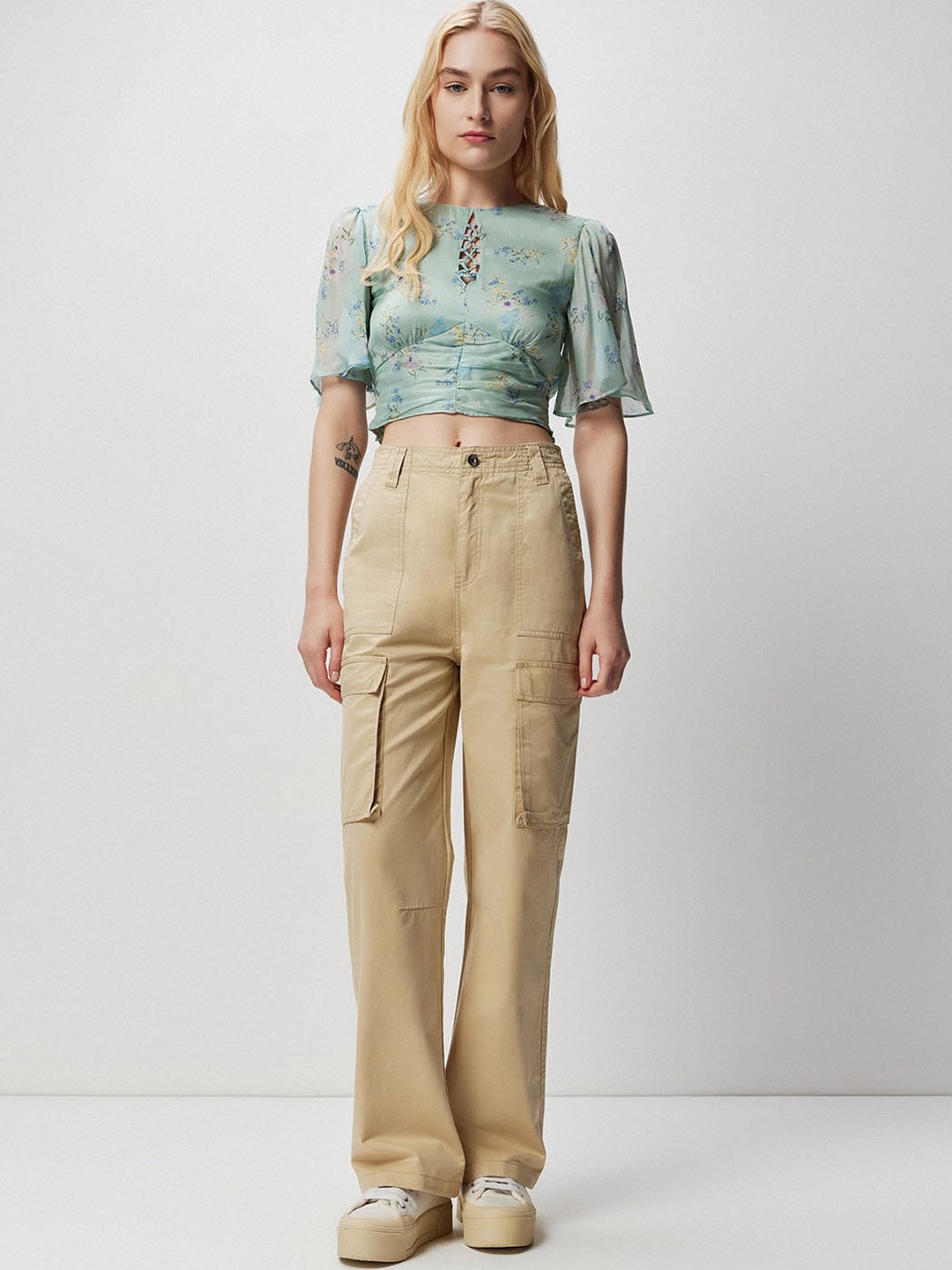 

COVER STORY Women Comfort High-Rise Pure Cotton Cargo Trousers, Beige