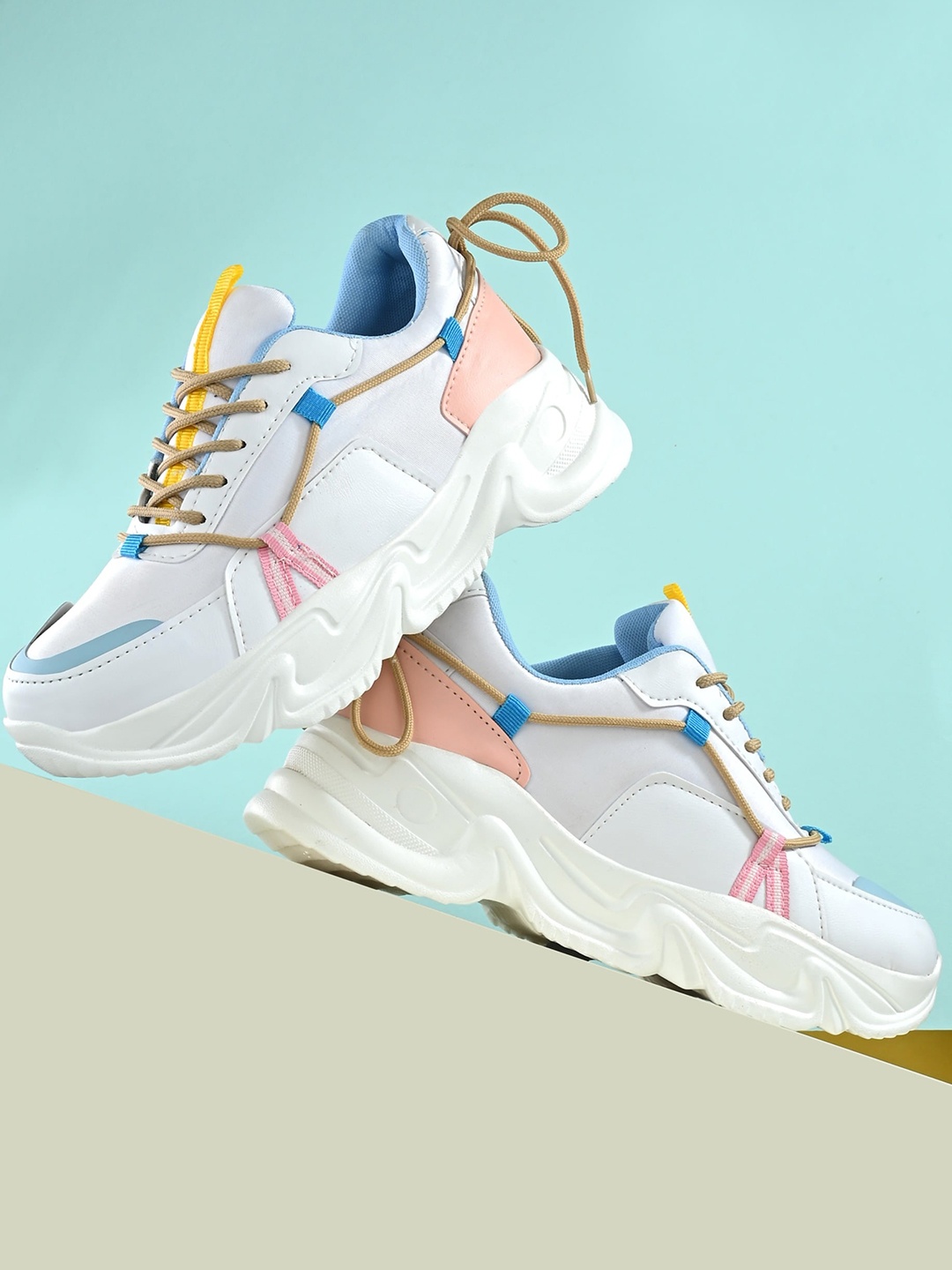 

AfroJack Women Colourblocked Padded Insole Basics Sneakers, White