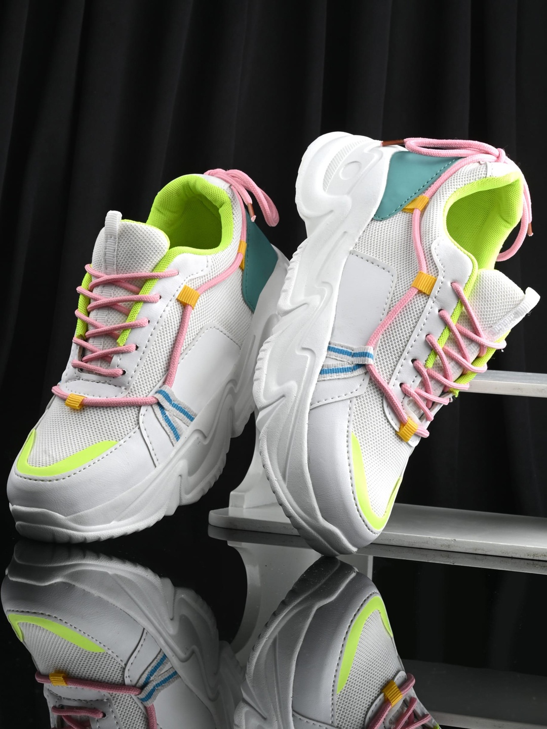 

Kook N Keech Women White And Pink Colourblocked Sneakers