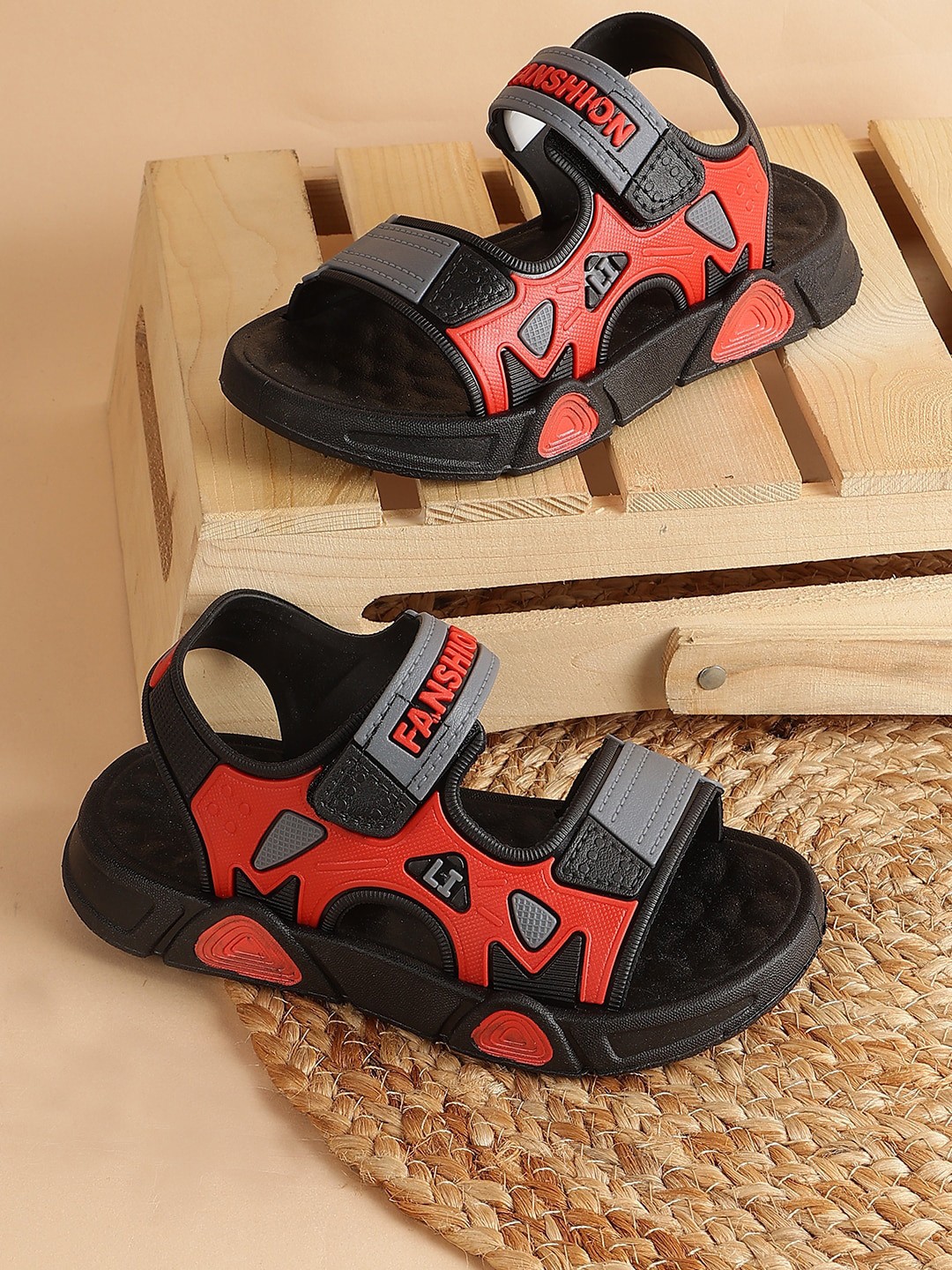 

PASSION PETALS Boys Colourblocked Comfort Sandals, Black