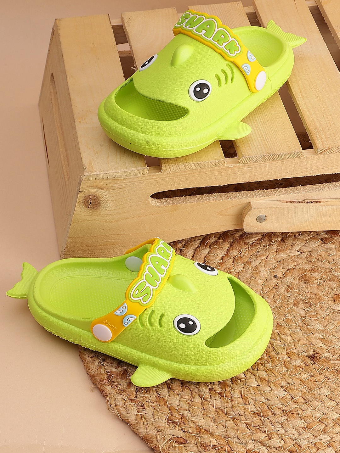 

PASSION PETALS Kids Shark Design Clogs, Lime green