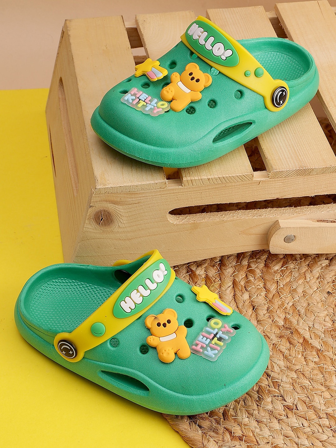

PASSION PETALS Kids Kitty Bear Embossed Lightweight Basics Clogs, Green