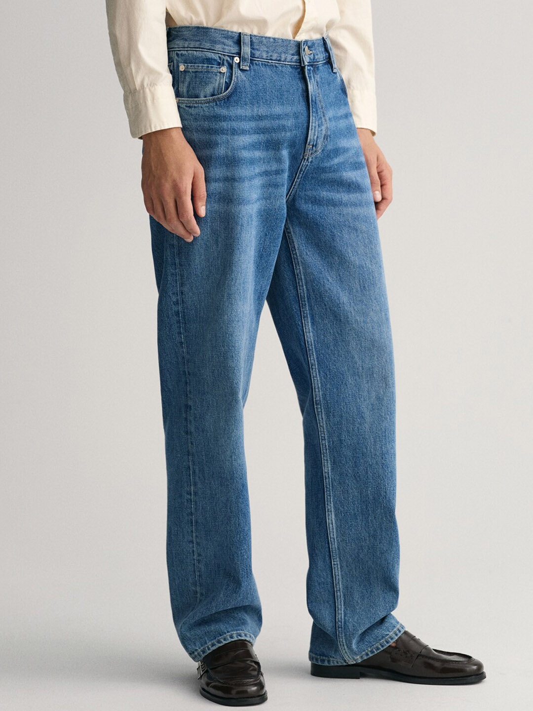 

GANT Men Relaxed Fit Light Fade Clean Look Cotton Jeans, Blue