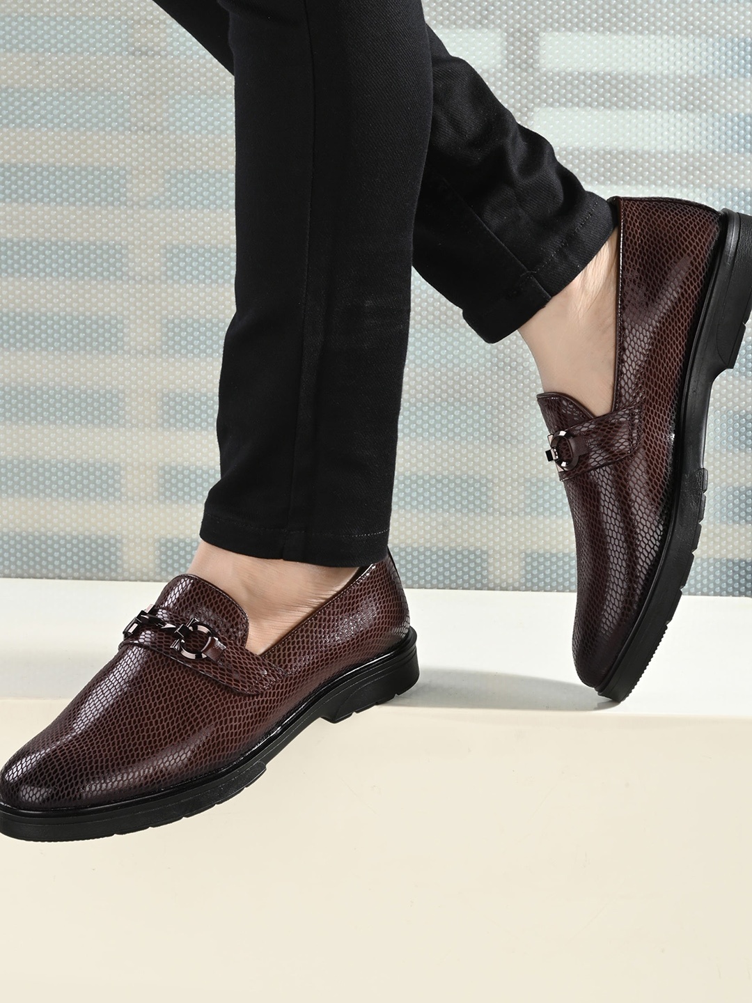 

House of Pataudi Men Textured Formal Loafers, Brown