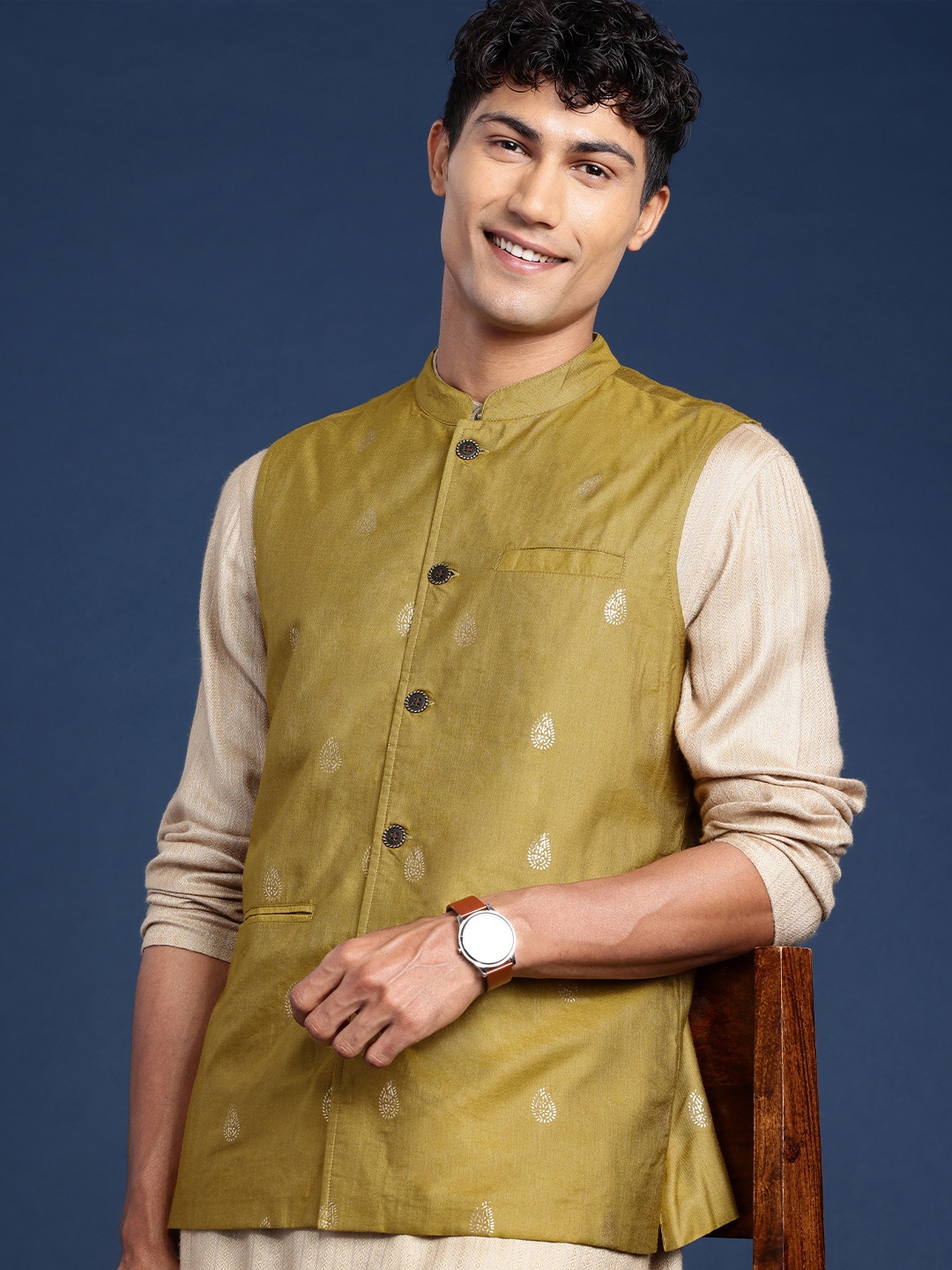 

Taavi Printed Mandarin Collar Rogan Nehru Jacket, Mustard