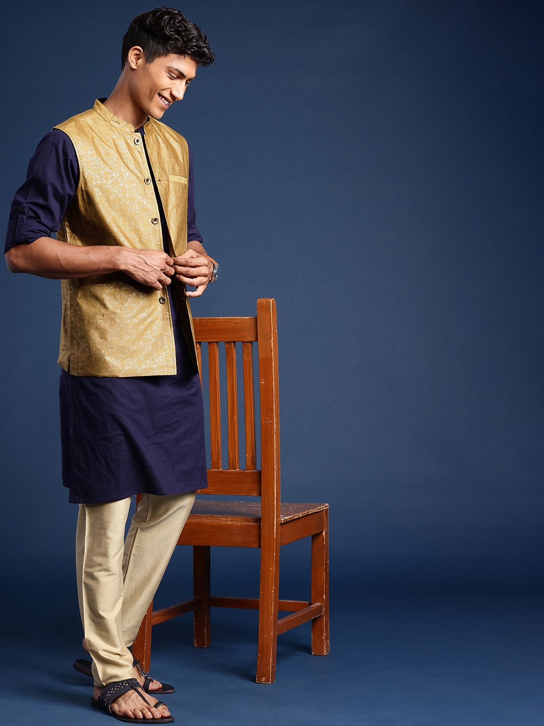 

Taavi Rogan Nehru Jacket, Gold