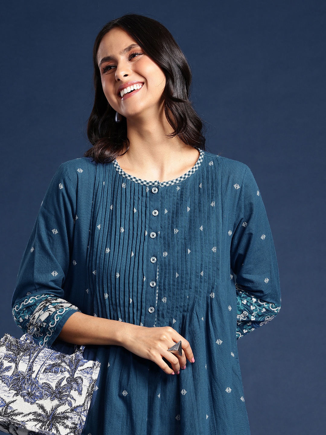 

Taavi Women Regular Pure Cotton Kashidakari Kurta with Trousers, Blue