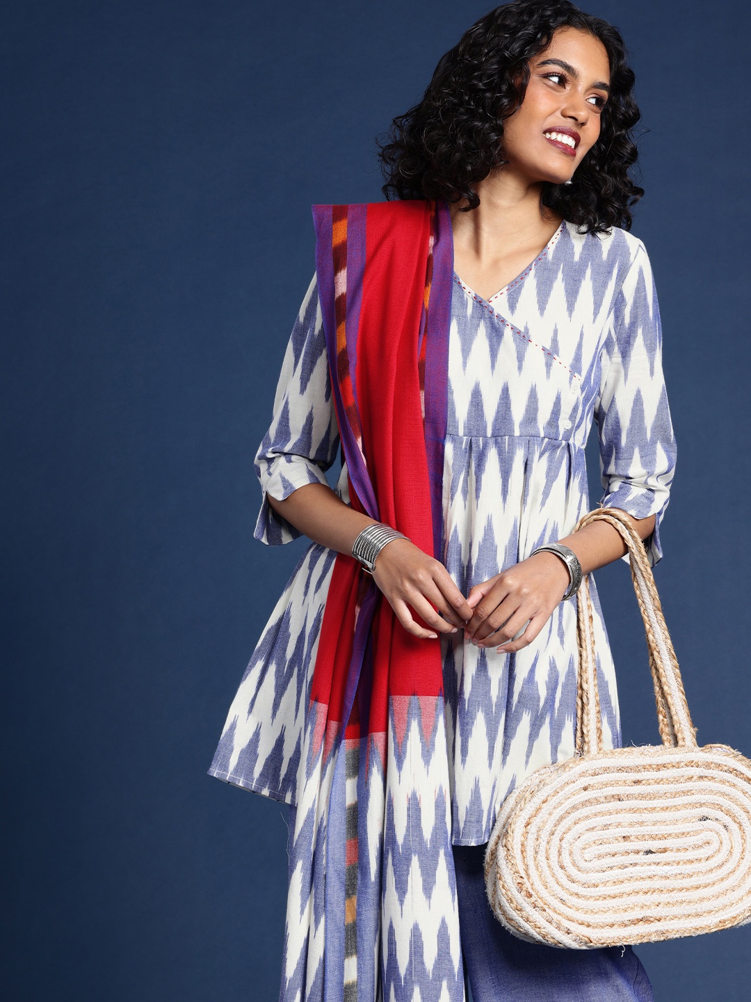 

Taavi Women Printed Regular Pure Cotton Kurti with Palazzos, Blue