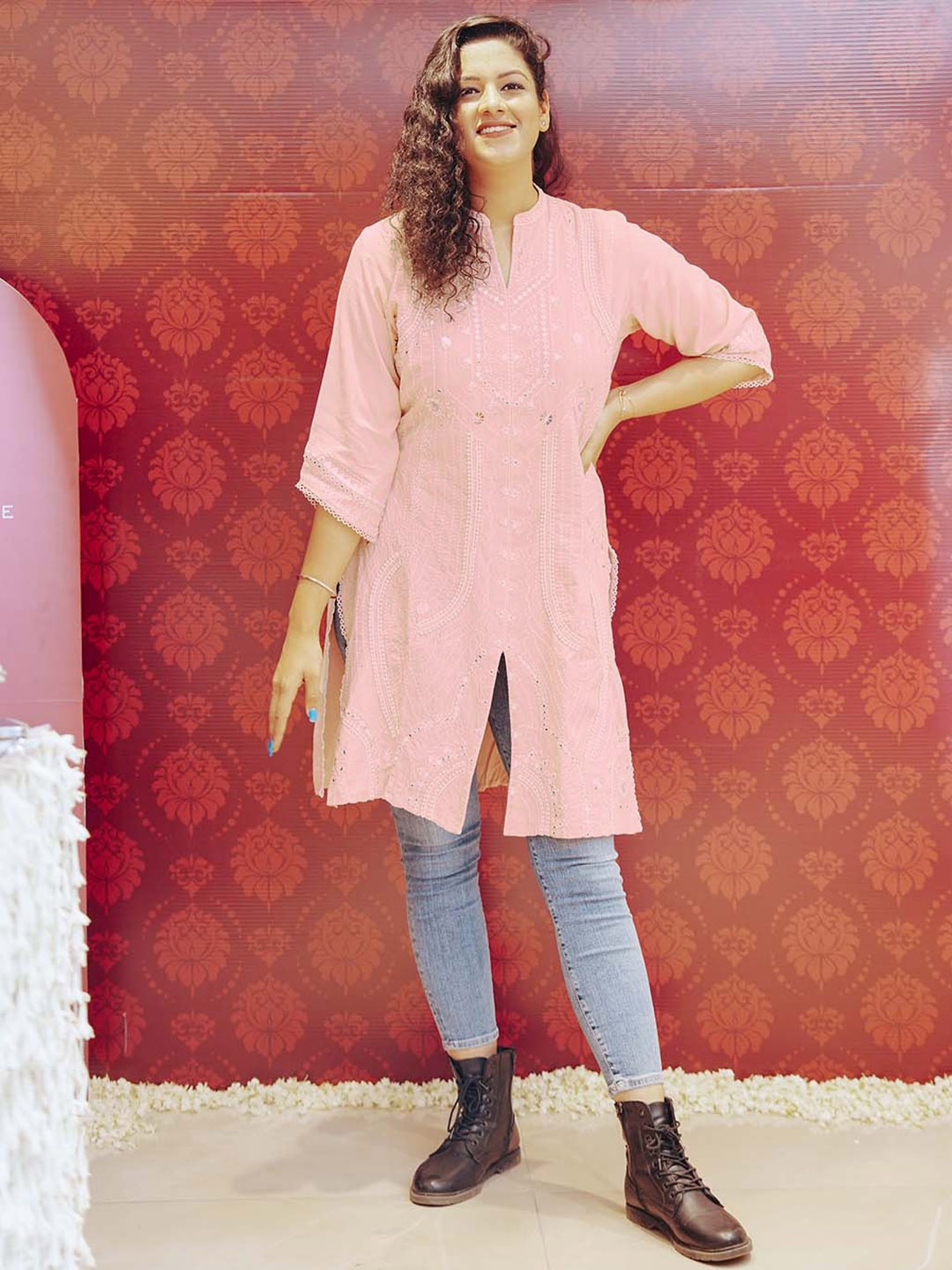

Lakshita Ethnic Motifs Embroidered Mirror Work Straight Kurta, Pink