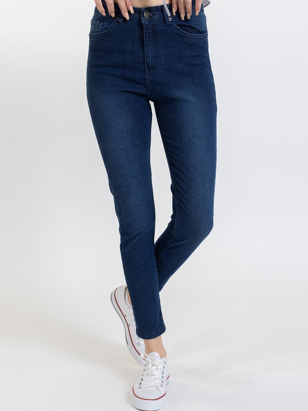 

PRET A TUER Women Clean Look Mid Rise Light Fade Cotton Jeans, Blue