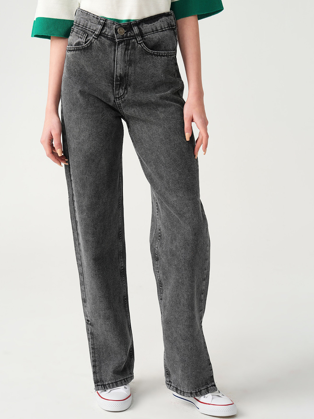 

PRET A TUER Women Straight Fit High-Rise Heavy Fade Jeans With Side Slit, Black