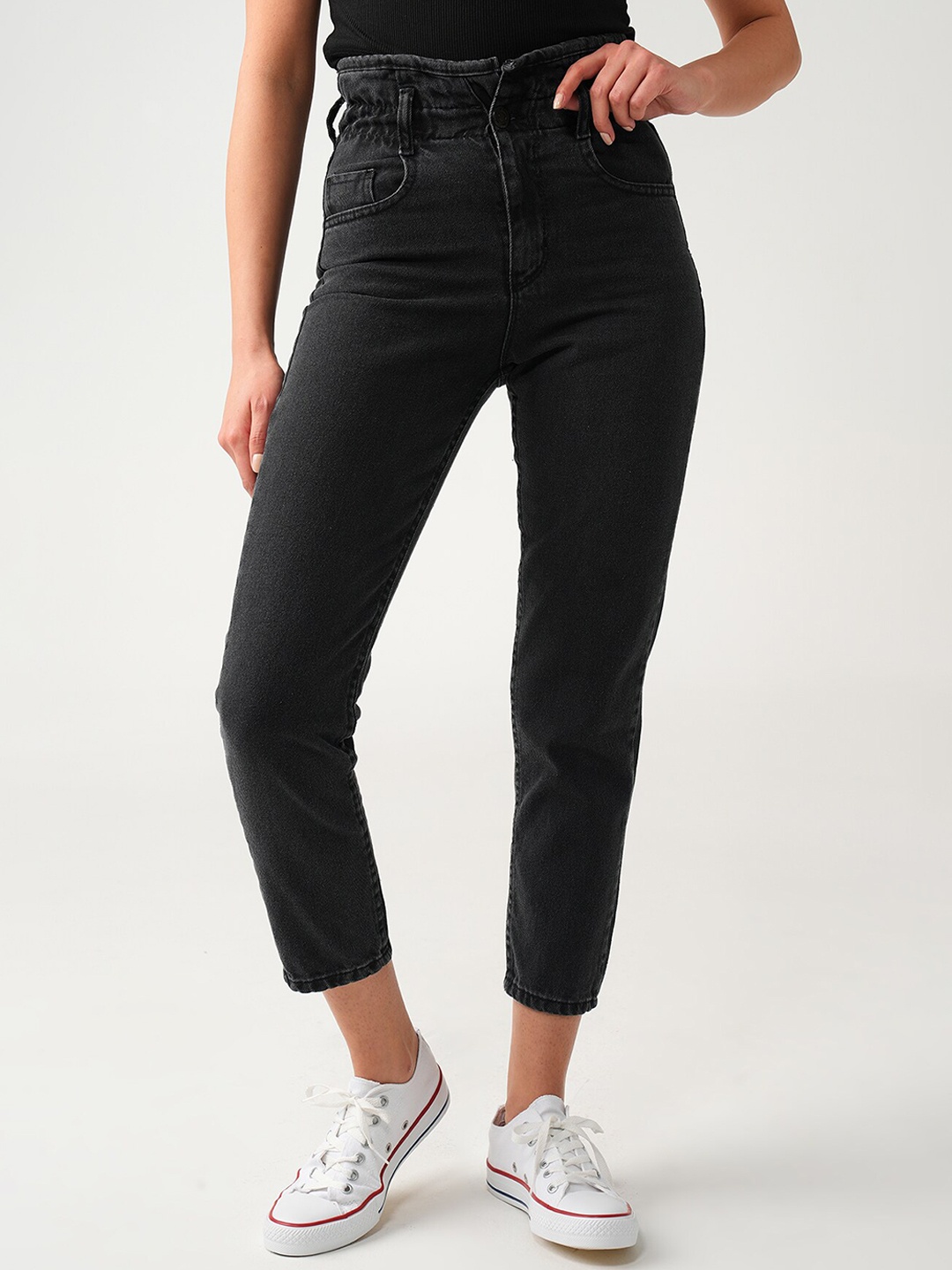 

PRET A TUER Women Tapered Fit High-Rise Light Fade Cropped Jeans, Black