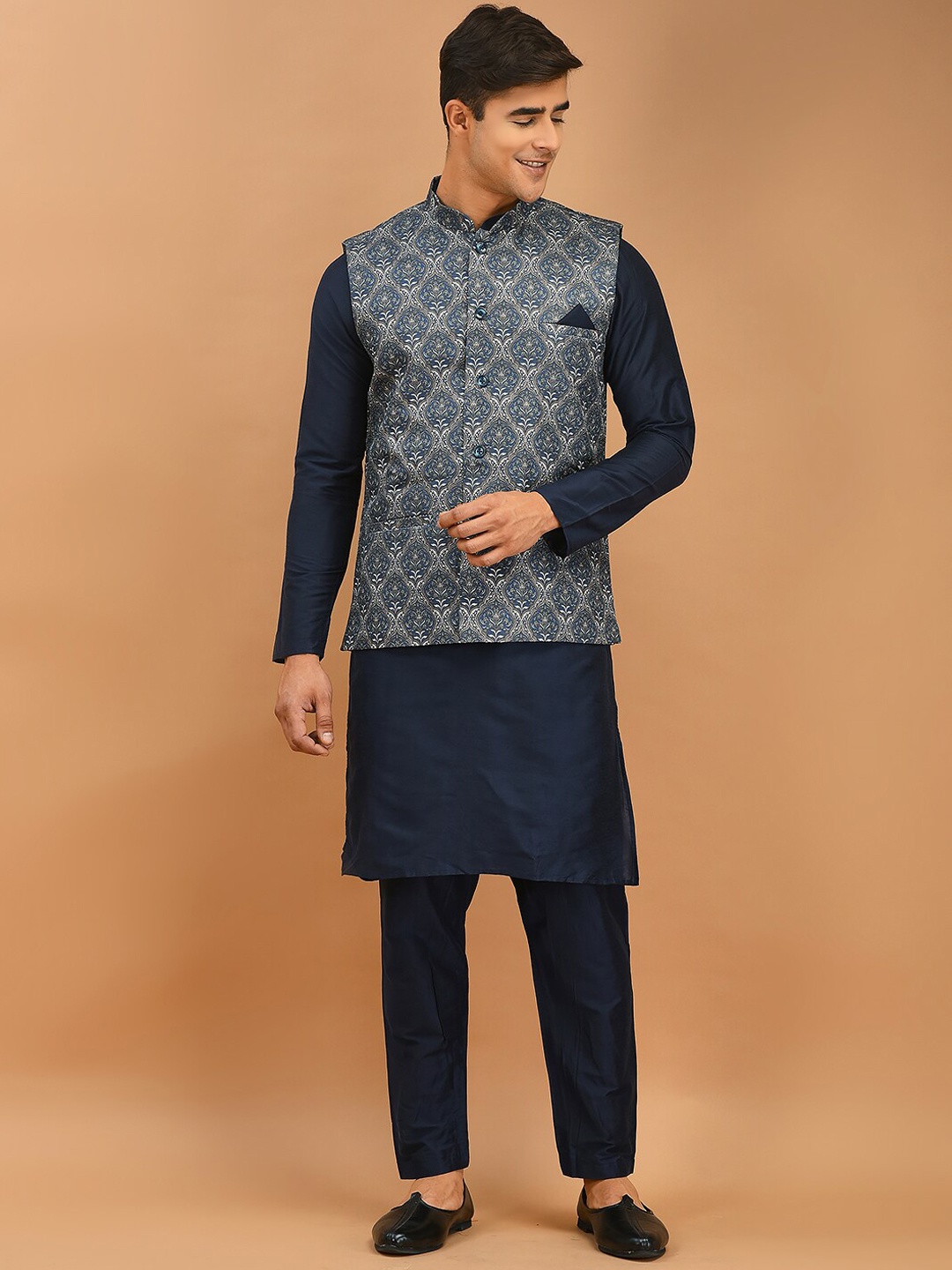 

DEYANN Mandarin Collar Straight Kurta with Pyjamas & Nehru Jacket, Blue