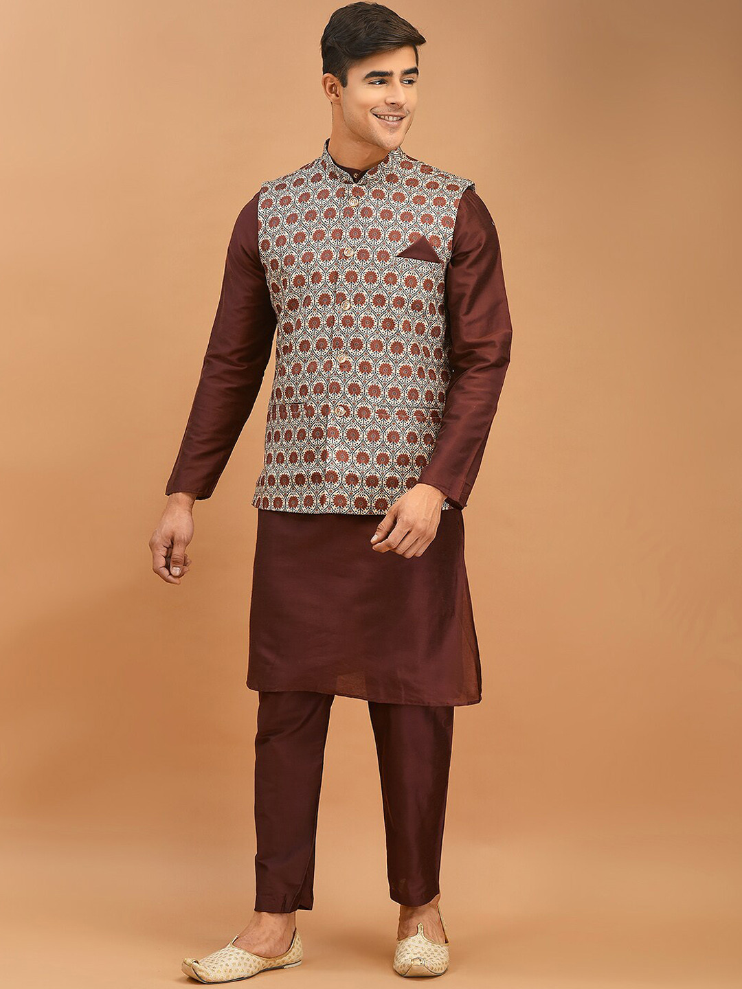 

DEYANN Band Collar Straight Kurta with Pyjamas & Nehru Jacket, Brown