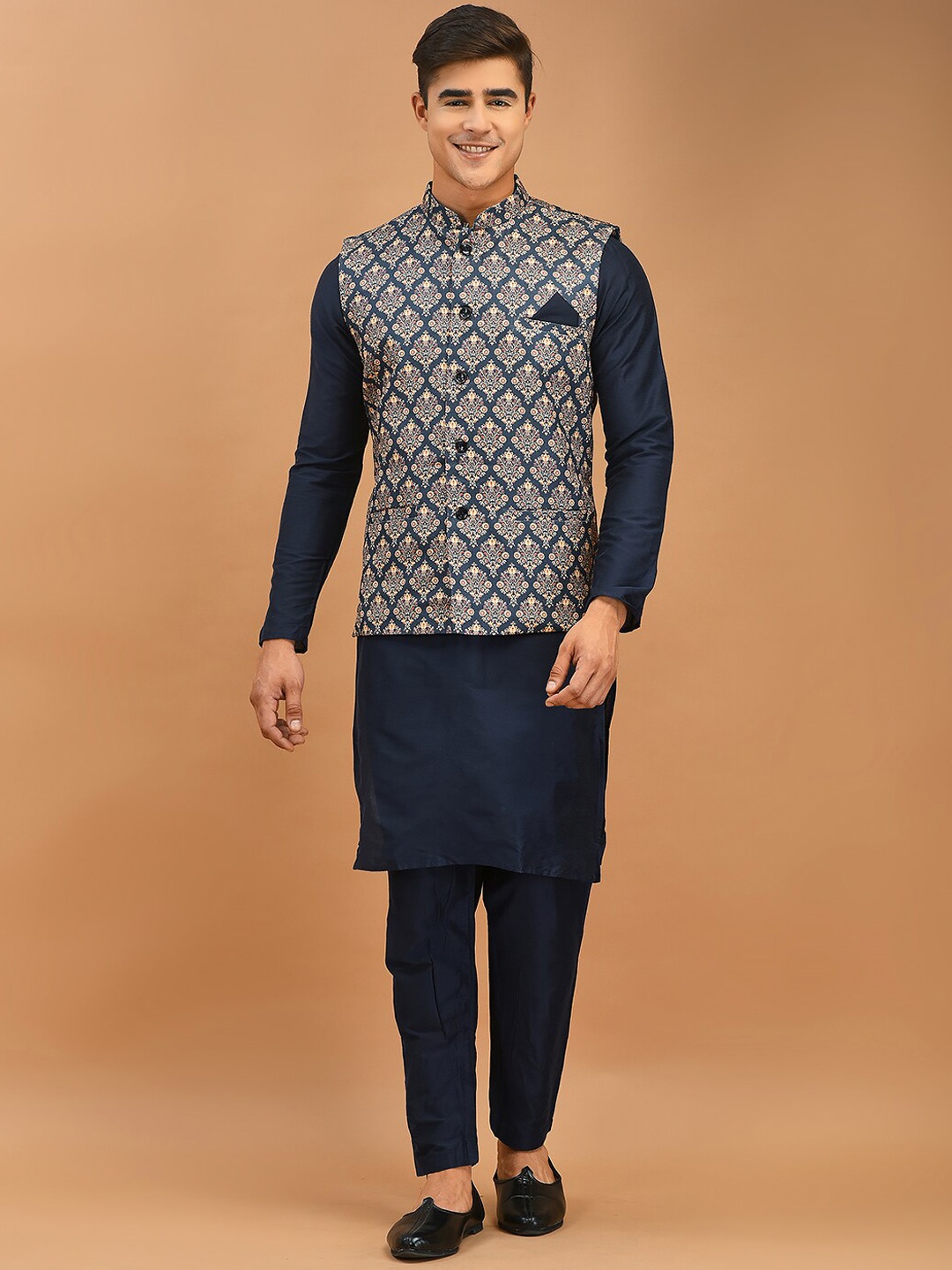 

DEYANN Mandarin Collar Kurta with Pyjamas & Printed Nehru Jacket, Navy blue