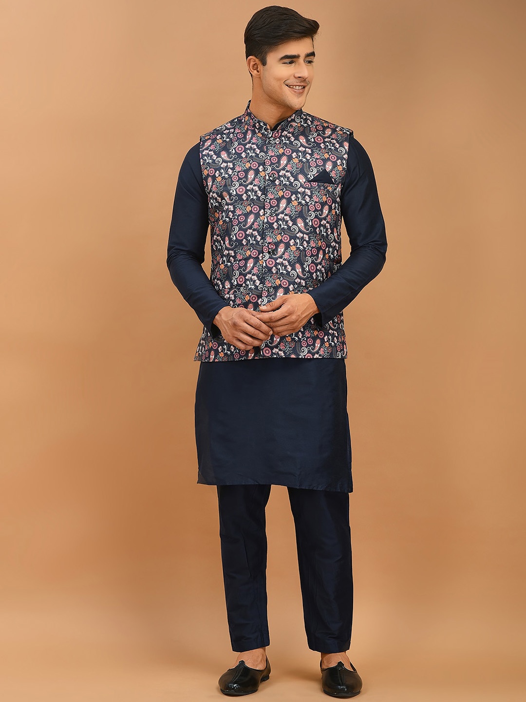 

DEYANN Mandarin Collar Kurta with Pyjamas & Printed Nehru Jacket, Navy blue