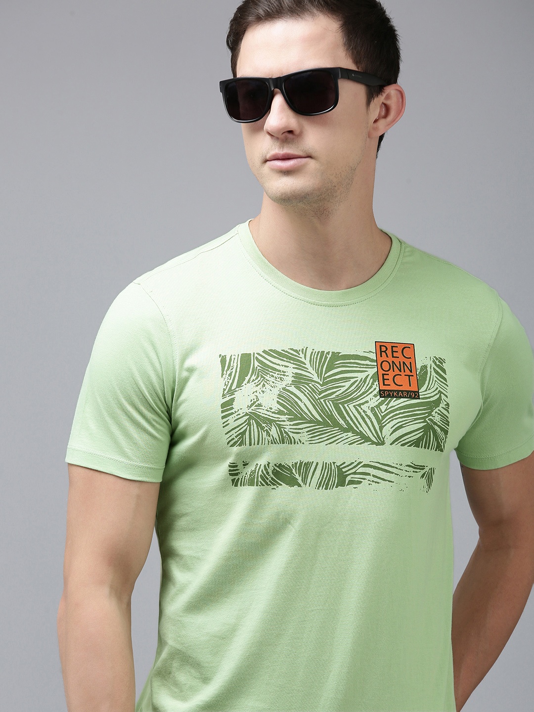 

SPYKAR Men Printed Tropical Pure Cotton Slim Fit T-shirt, Green