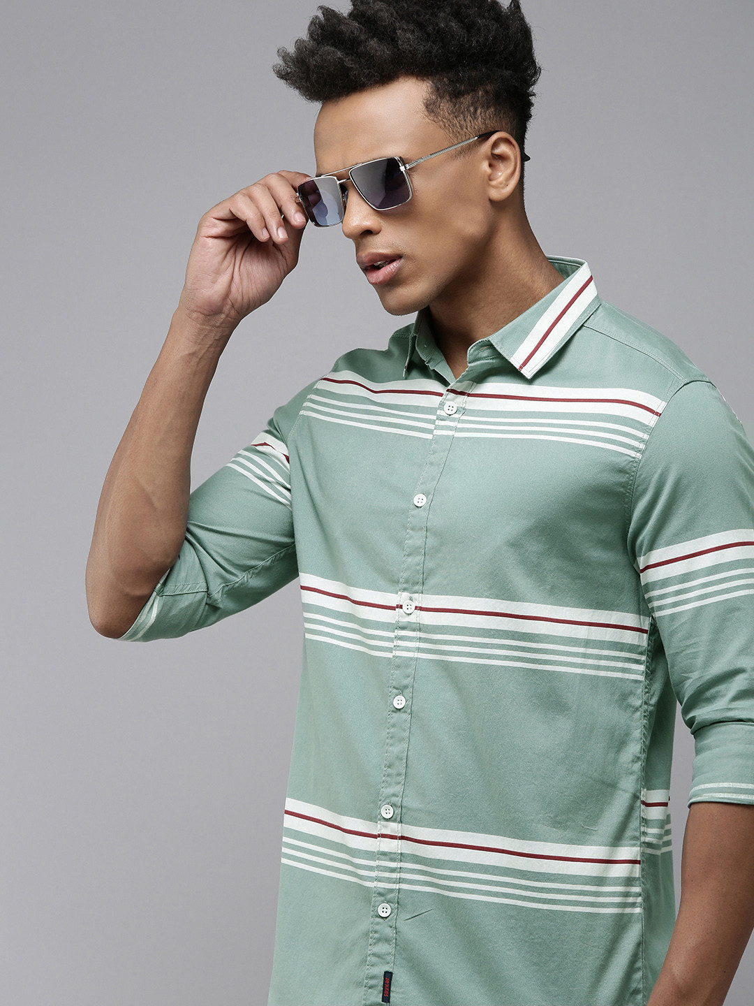 

SPYKAR Slim Fit Pure Cotton Striped Casual Shirt, Green