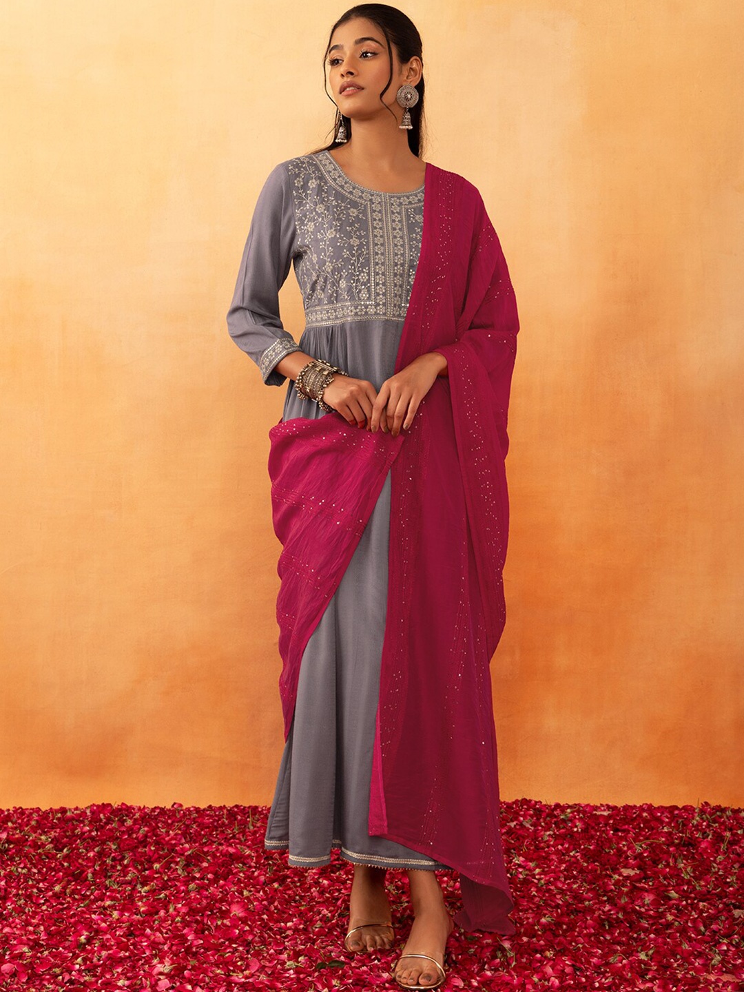 

Rang by Indya Striped Sequinned Embroidered Dupatta, Pink