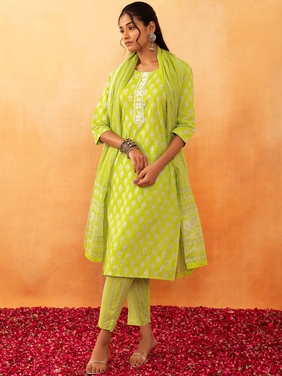 

Rang by Indya Floral Printed Regular Thread Work Pure Cotton Kurta With Trousers & Dupatta, Green