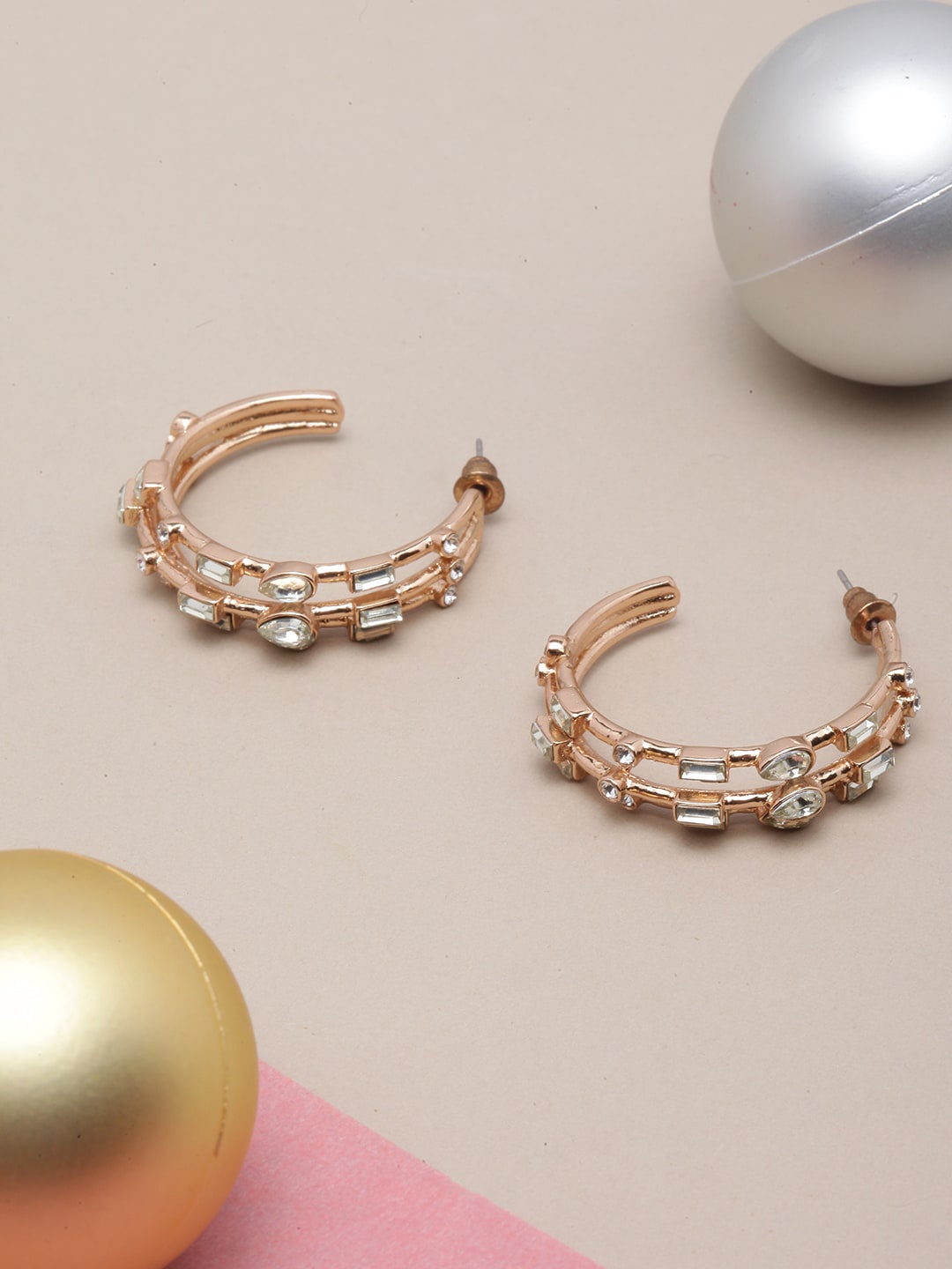 

DressBerry Gold-Plated Gold-Toned Circular Half Hoop Earrings