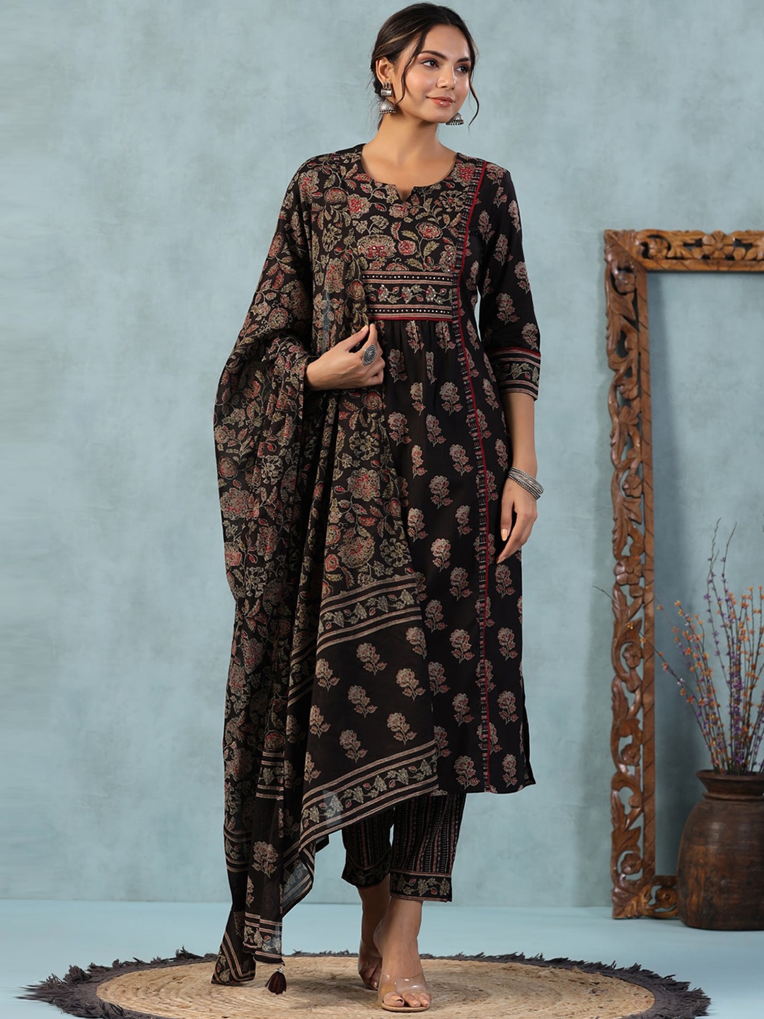 

PIROH Floral Motifs Printed Sequinned Pure Cotton Kurta With Trousers & With Dupatta, Black