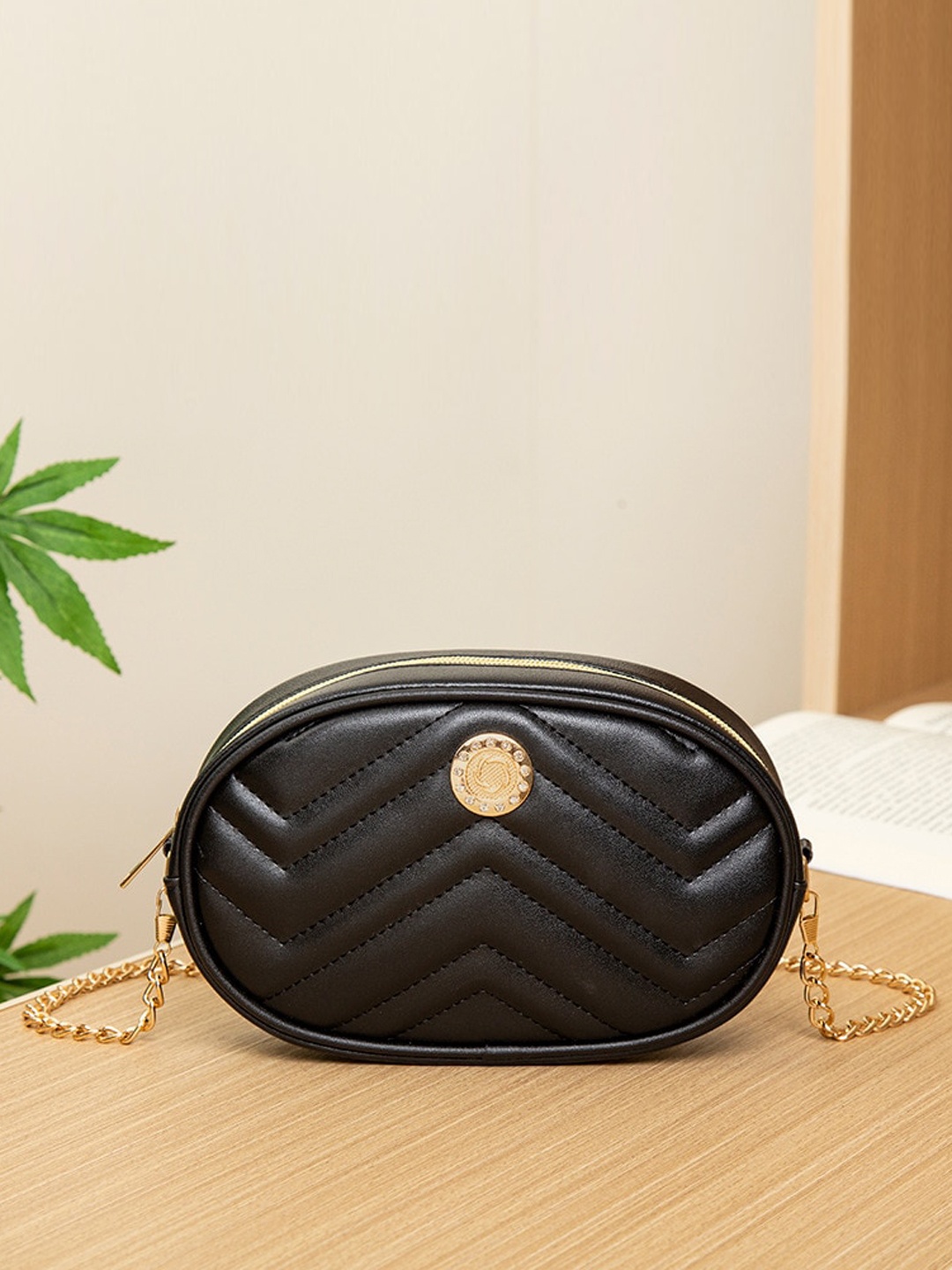 

Diva Dale Structured Sling Bag With Quilted, Black