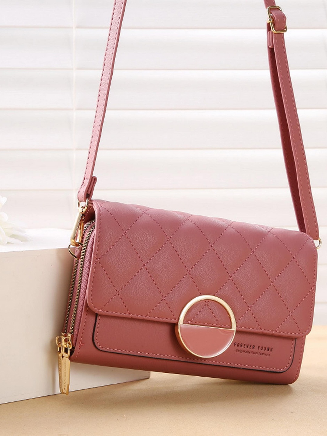 

Diva Dale Structured Sling Bag with Quilted, Pink