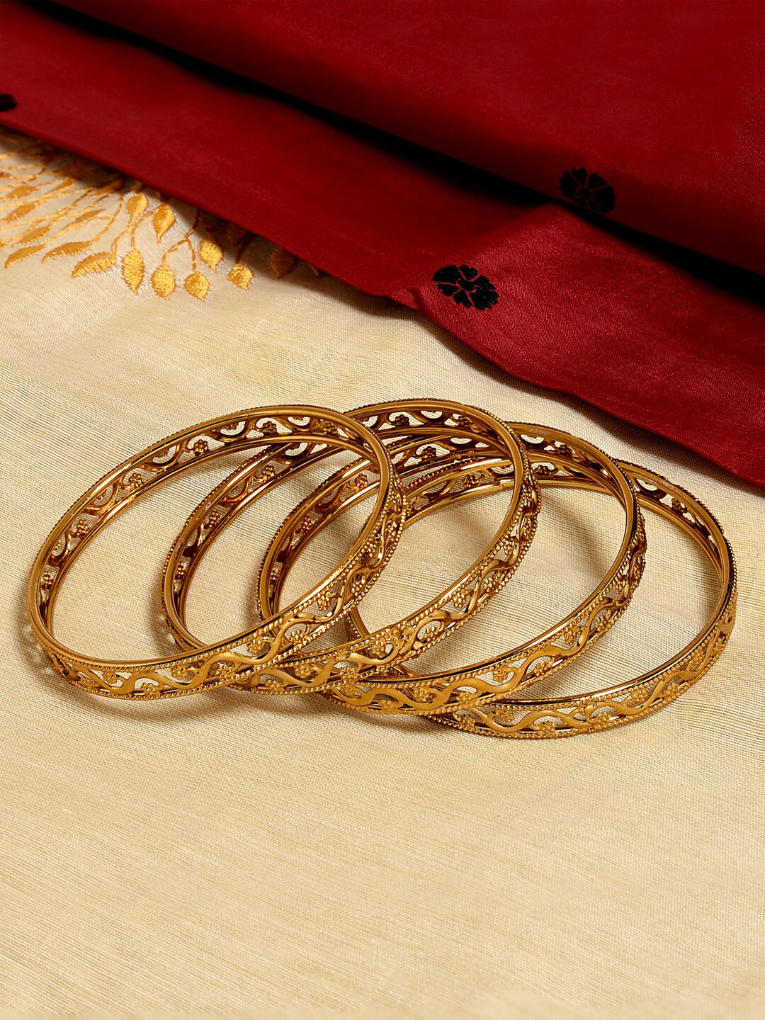 

Fida Set of 4 Gold-Plated Bangles