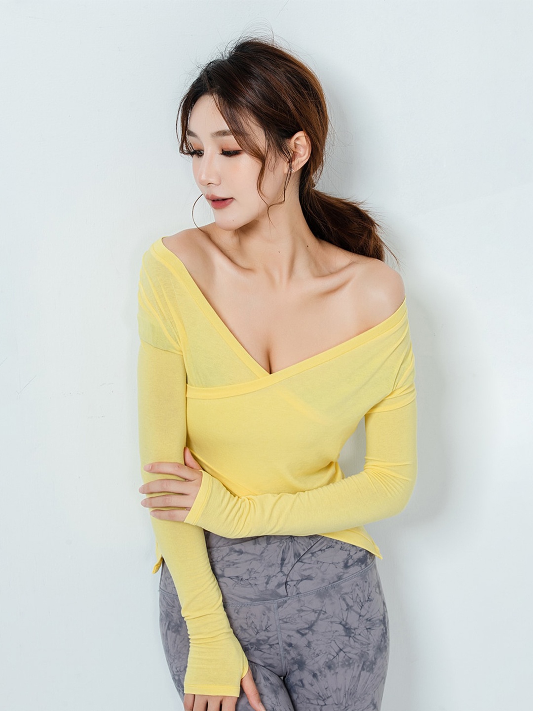 

JC Collection V-Neck Long Sleeves Fitted Warp Top, Yellow