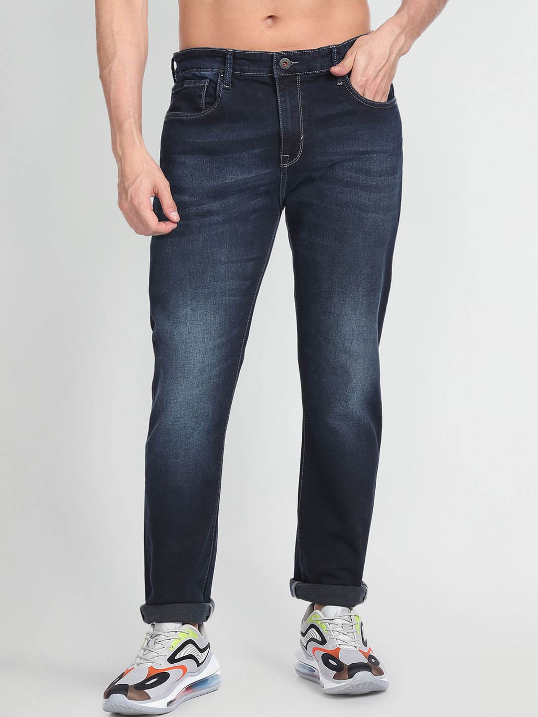 

Flying Machine Men Relaxed Straight Fit Clean Look Light Fade Clean Look Jeans, Blue