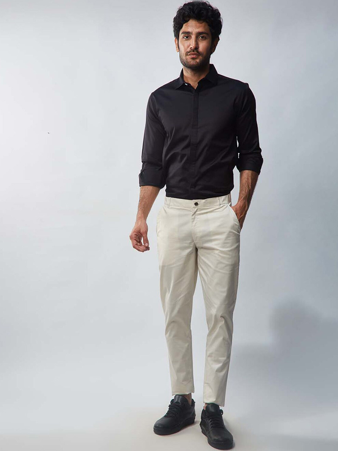 

Beyours Men Comfort Mid-Rise Chinos Trousers, Cream
