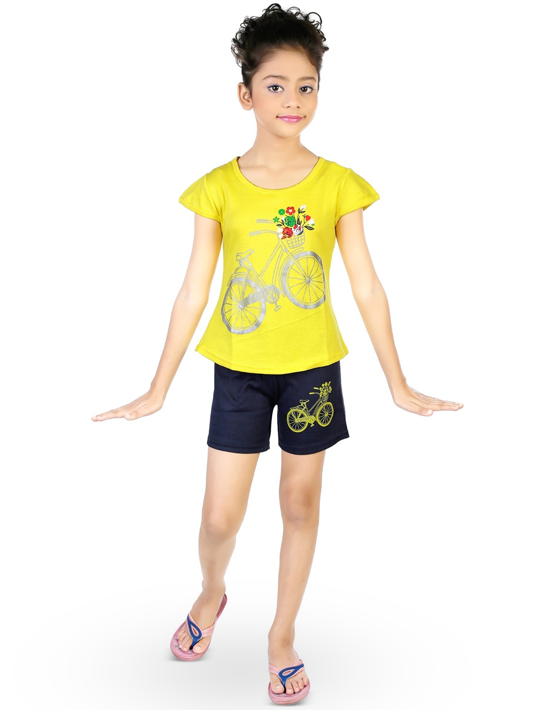 

CELEBRITY CLUB Girls Graphic Printed T-shirt With Shorts, Yellow