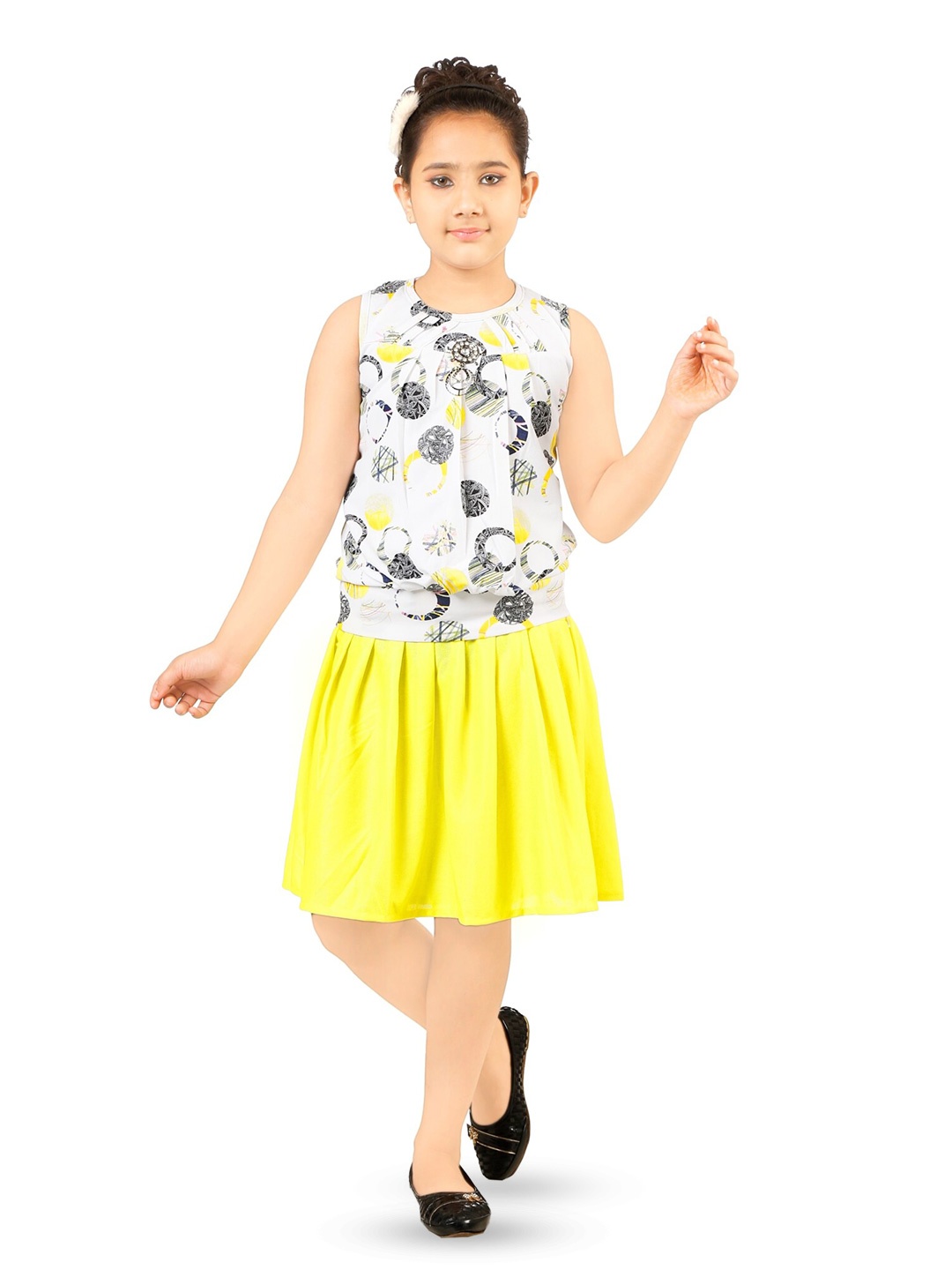 

CELEBRITY CLUB Girls Geometric Printed Top With Skirt, Yellow