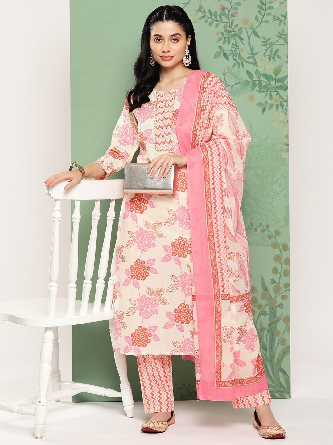 

Yufta Women White Floral Printed Regular Pure Cotton Kurta with Trousers & Dupatta