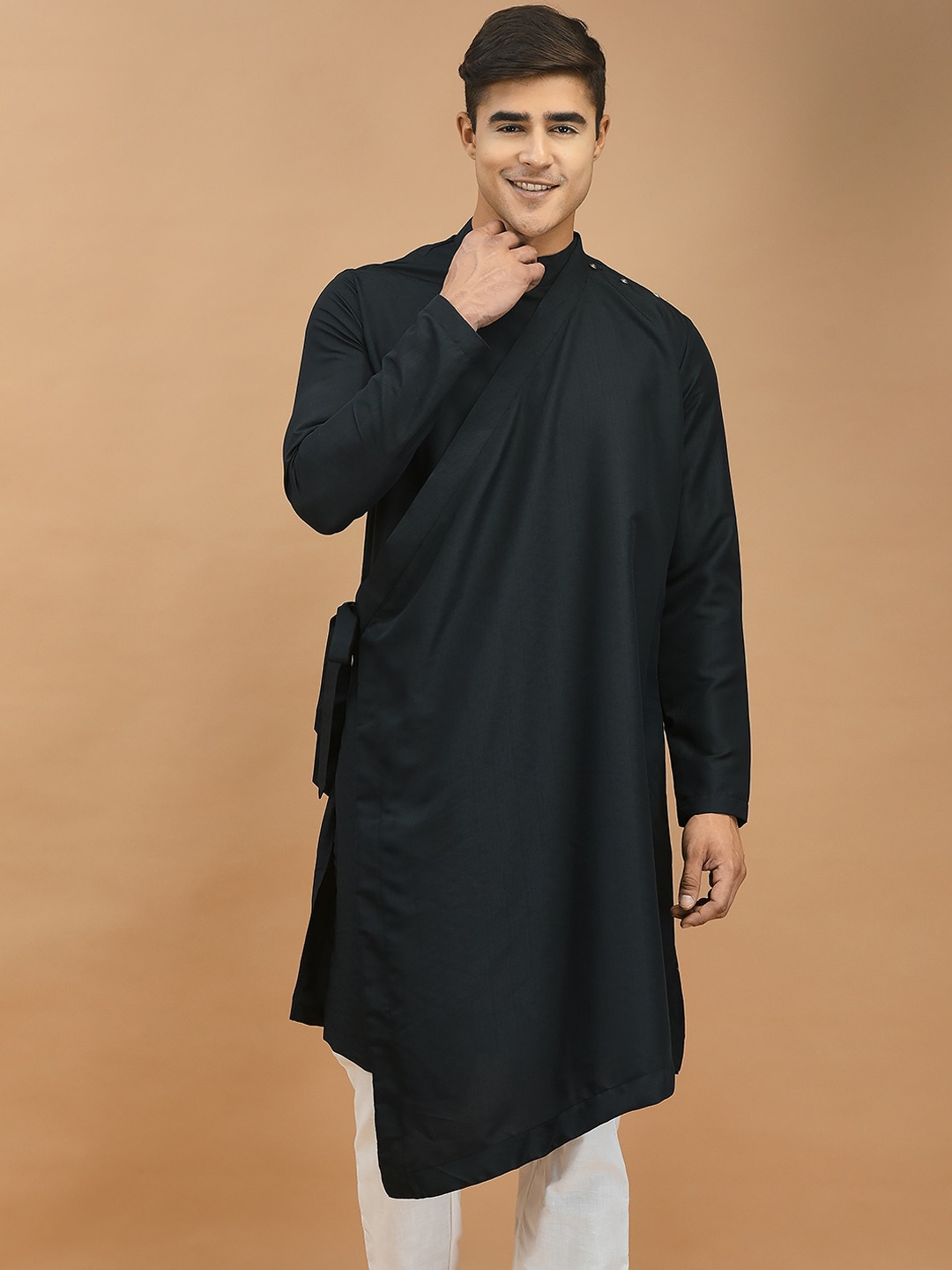 

DEYANN Mandarin Collar Angrakha Kurta, Black